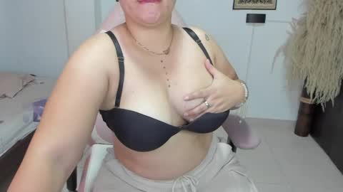 Snapshot of ibeth_diaz chatting on April 2026 12:11:02 PM ibeth_diaz online show from April 2026 12:11:02 PM