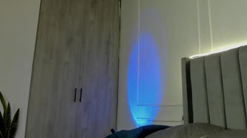 Crystall online show from October 2025 12:52:02 PM