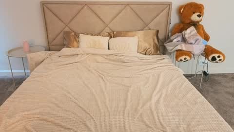 Danielle online show from April 2026 01:00:02 PM