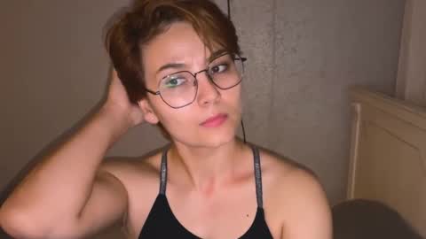 Ksenia online show from September 2025 07:48:02 PM