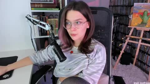 Julia online show from February 2025 09:41:02 PM