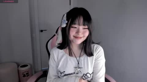 Snapshot of ichigo_o chatting on November 2025 08:32:01 PM Hitomi online show from November 2025 08:32:01 PM