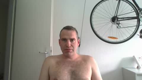 idontknowwhy1 online show from November 2025 09:52:02 AM