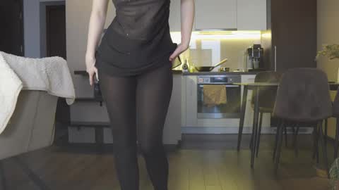 Snapshot of ifyouleave chatting on February 2025 03:27:01 PM Belle online show from February 2025 03:27:01 PM