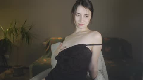 Snapshot of ifyouleave chatting on February 2025 04:40:02 PM Belle online show from February 2025 04:40:02 PM