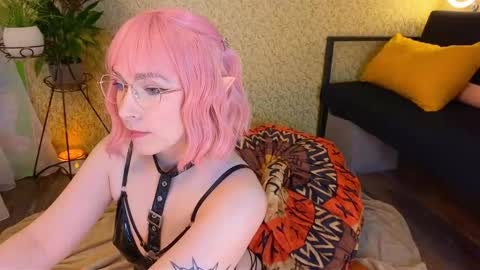 Emmy  help me reach 100 thumbs up online show from November 2025 12:22:02 AM