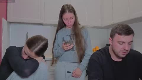 Julia and Mira online show from December 2025 10:35:01 AM