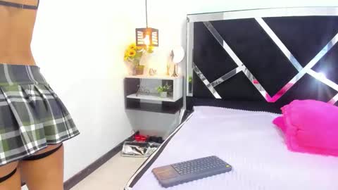 Isabella online show from September 2025 12:49:02 PM