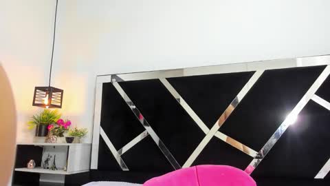 Isabella online show from January 2026 12:55:01 PM