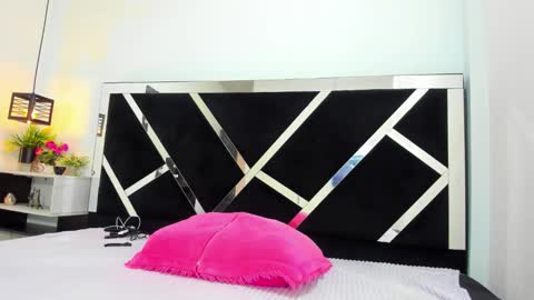 Isabella online show from January 2026 01:27:02 PM