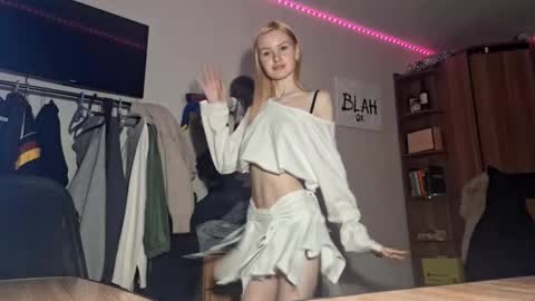 Snapshot of ilianamessersmith chatting on February 2026 06:18:02 AM ShyLuna online show from February 2026 06:18:02 AM