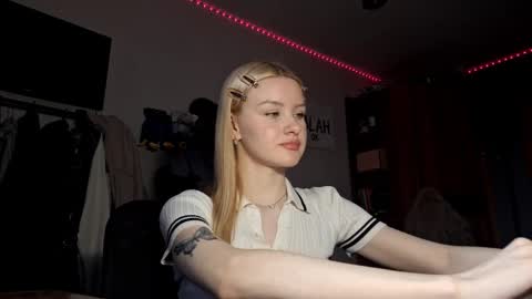 Snapshot of ilianamessersmith chatting on February 2026 05:25:02 AM ShyLuna online show from February 2026 05:25:02 AM