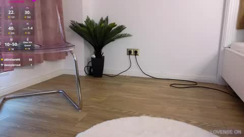 Snapshot of ilikeithaard chatting on October 2025 05:48:02 AM Emma online show from October 2025 05:48:02 AM