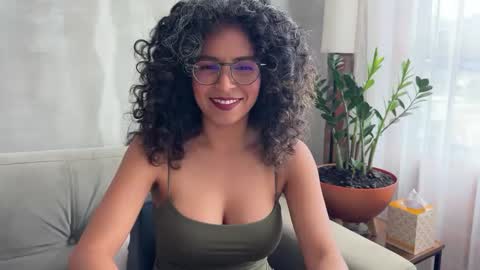 Kloe online show from September 2025 06:40:01 PM