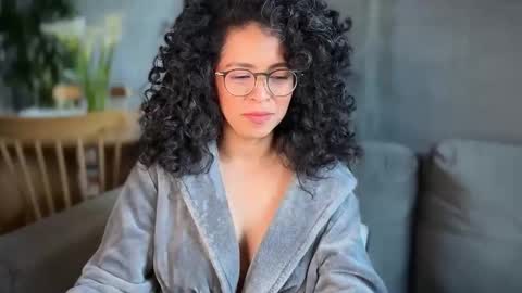 Kloe online show from April 2026 10:11:02 PM