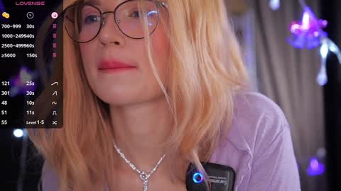 Snapshot of illegaldream chatting on December 2025 03:29:01 PM Lindsey and Candice online show from December 2025 03:29:01 PM