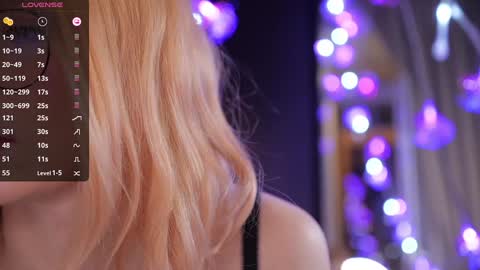 Snapshot of illegaldream chatting on December 2025 05:30:01 PM Lindsey and Candice online show from December 2025 05:30:01 PM