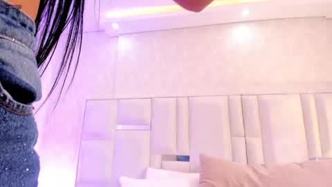 im_isabella1 online show from May 2026 08:49:02 PM