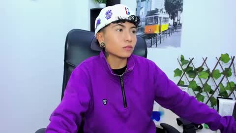 Snapshot of im_mathias chatting on November 2025 04:24:02 AM mathias online show from November 2025 04:24:02 AM