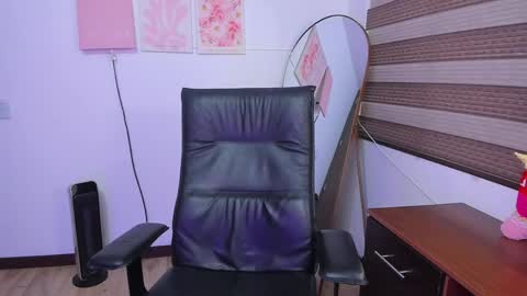 Mia online show from May 2026 10:36:01 AM