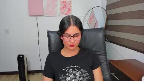 Mia online show from June 2026 11:31:02 PM