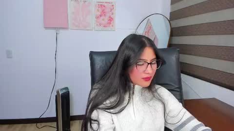 Mia online show from July 2026 11:53:02 PM