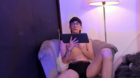 Snapshot of im_thomass chatting on December 2025 12:12:01 PM thomas online show from December 2025 12:12:01 PM