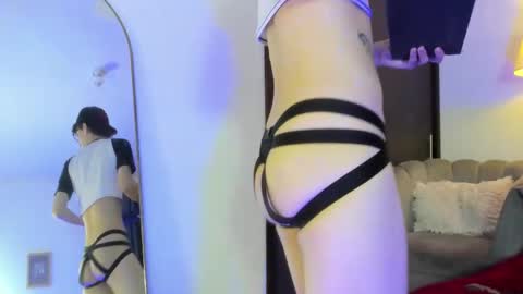 Snapshot of im_thomass chatting on January 2026 12:18:01 PM thomas online show from January 2026 12:18:01 PM