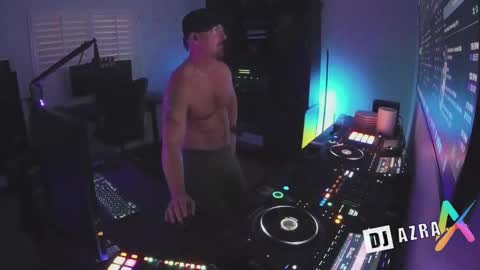 Snapshot of imdjazra chatting on November 2025 01:28:01 AM DJ Azra online show from November 2025 01:28:01 AM