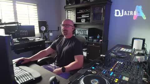 Snapshot of imdjazra chatting on April 2026 11:35:02 PM DJ Azra online show from April 2026 11:35:02 PM