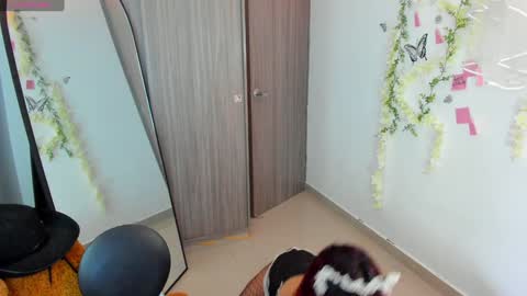 mia ---------  COL TIME online show from December 2024 10:42:01 PM