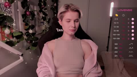 Mia online show from December 2024 05:32:02 PM