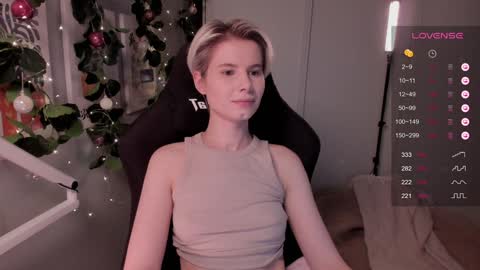 Mia online show from December 2024 08:36:01 PM