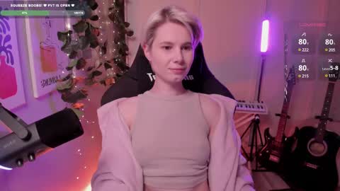 Mia online show from March 2025 01:09:01 PM