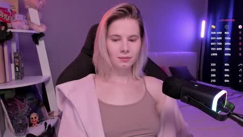 Mia online show from April 2026 10:12:02 AM