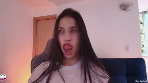 TAYLOR  online show from November 2025 08:25:02 PM