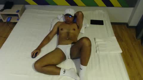 Snapshot of incrediballz chatting on September 2025 07:30:02 PM incrediballz online show from September 2025 07:30:02 PM