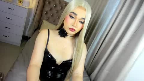 indestructabletrixie online show from December 2024 03:15:01 PM