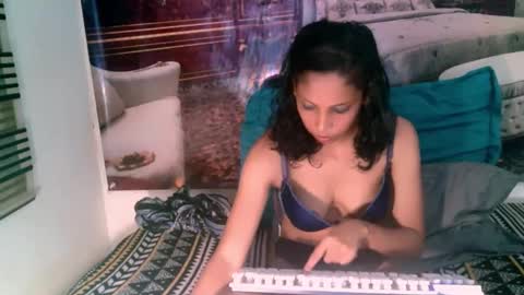 Jade online show from January 2025 12:15:01 PM