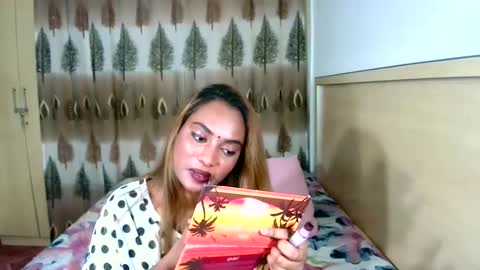 Snapshot of indiansecretlove20 chatting on February 2025 01:10:01 AM goddess online show from February 2025 01:10:01 AM