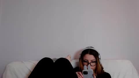 Indigo Elle online show from March 2025 02:01:02 AM