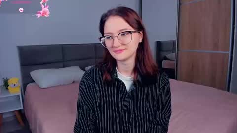 Kira online show from September 2025 04:13:02 AM