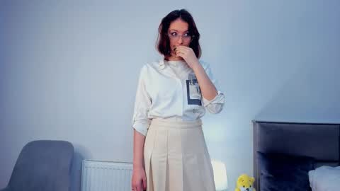 Kira online show from October 2025 04:23:02 AM