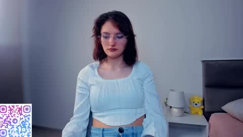 Kira online show from November 2025 04:06:02 AM