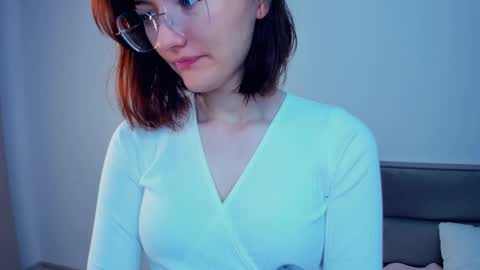 Kira online show from November 2025 04:01:01 AM