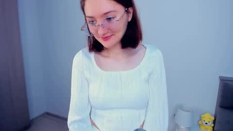 Kira online show from December 2025 04:20:02 AM