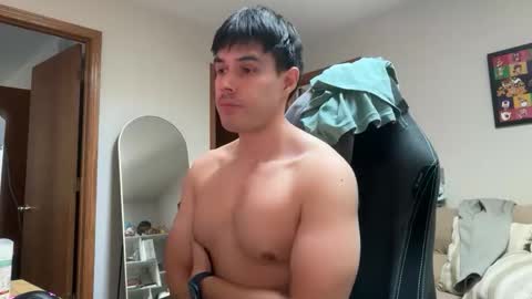 Lucas online show from November 2025 08:40:02 PM