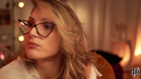 Snapshot of informal_ chatting on February 2026 01:27:01 AM MAL --- online show from February 2026 01:27:01 AM