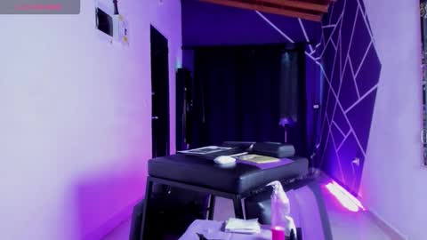 demon online show from October 2025 07:09:02 PM