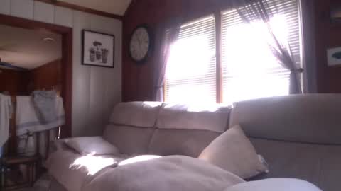 Snapshot of inmybackyard chatting on October 2025 05:43:02 PM InMyBackyard online show from October 2025 05:43:02 PM